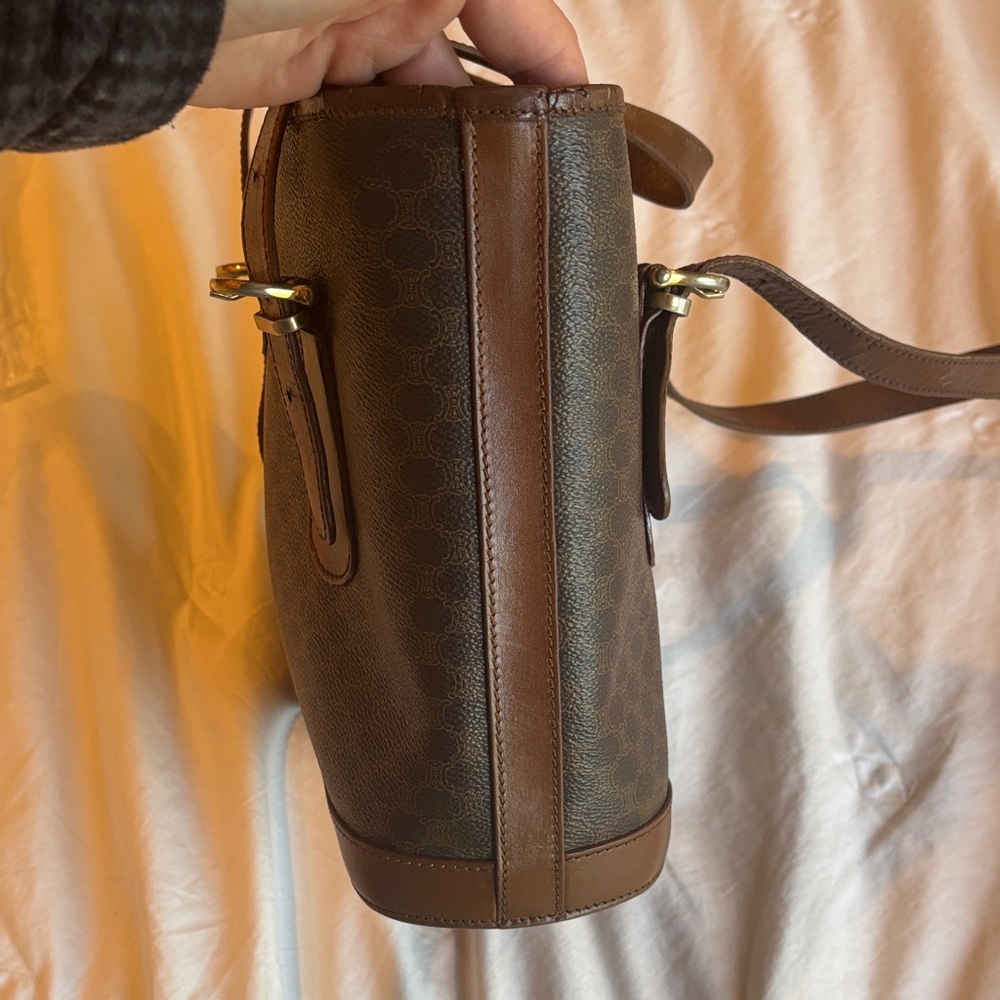 Celine Vintage Macadam Bucket Bag
Leather Brown Gold - Picture 6 of 16